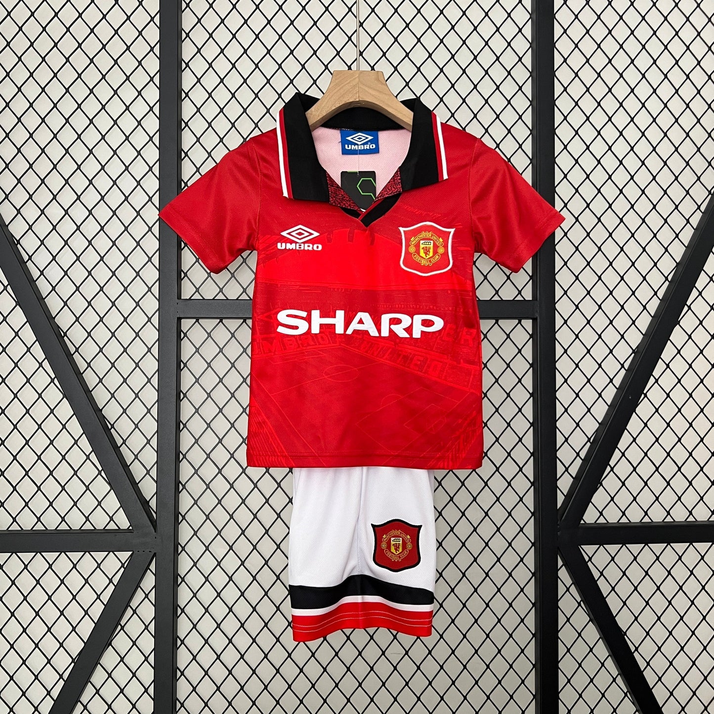 MANCHESTER UNITED I 94/96 CONJUNTO INFANTIL (RETRÔ)