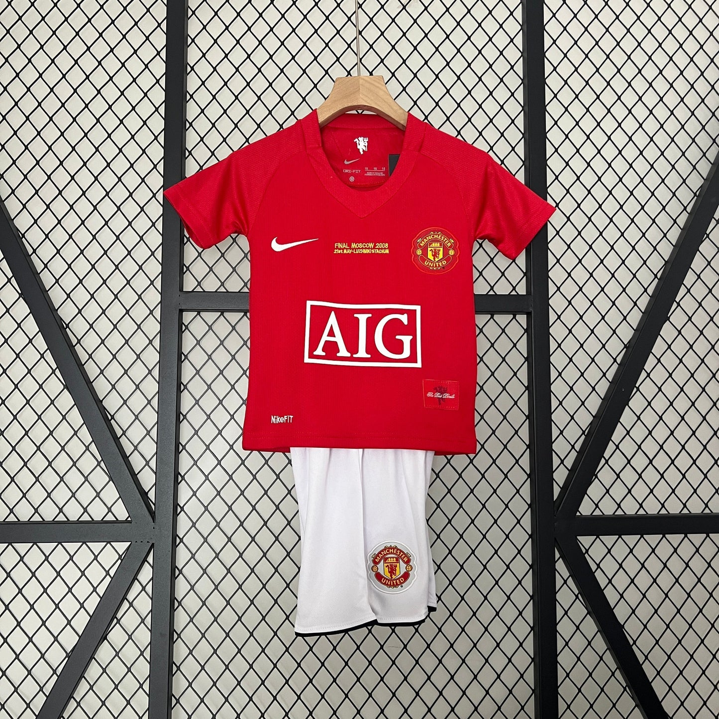 MANCHESTER UNITED ESPECIAL FINAL CHAMPIONS LEAGUE I 07/08 CONJUNTO INFANTIL (RETRO)