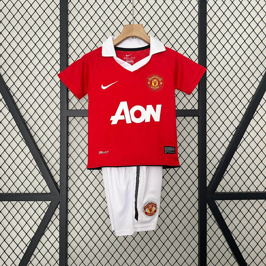 MANCHESTER UNITED I 10/11 CONJUNTO INFANTIL (RETRÔ)