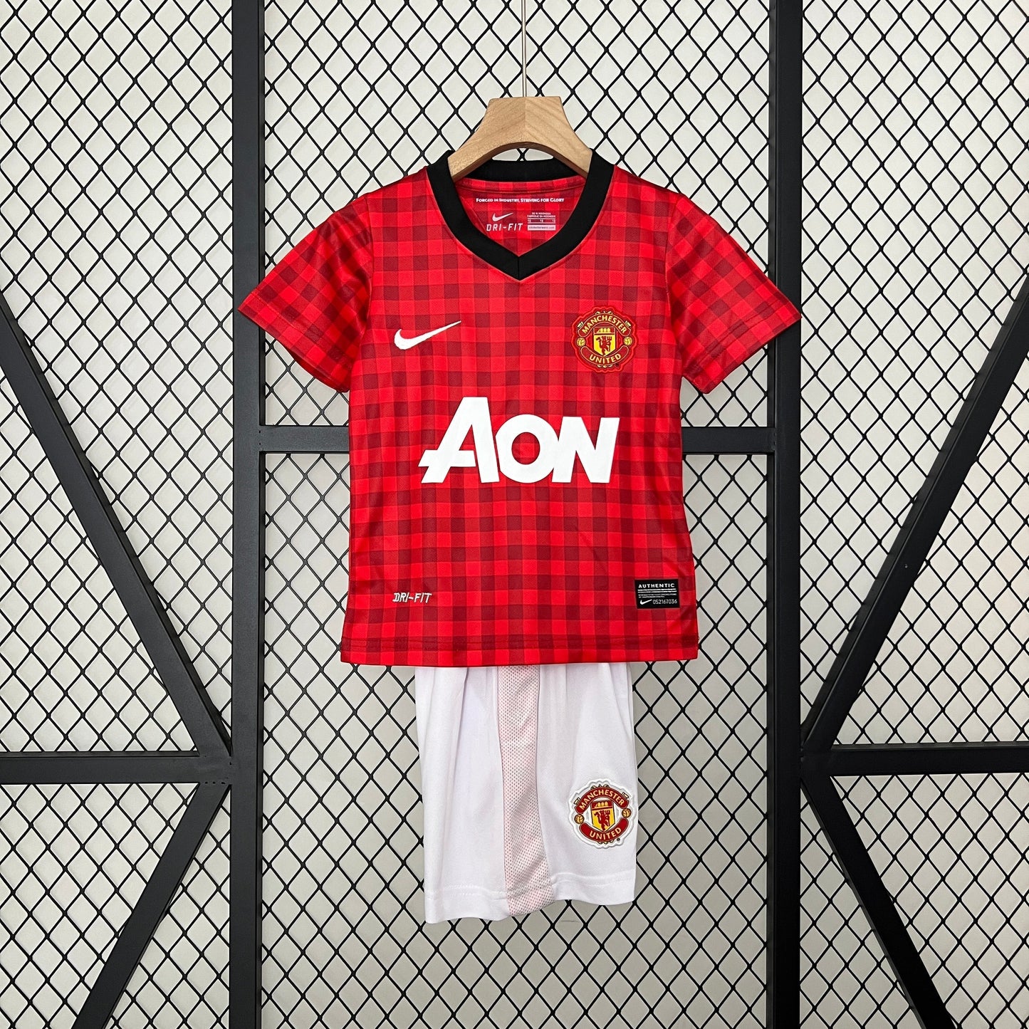 MANCHESTER UNITED I 12/13 CONJUNTO INFANTIL (RETRÔ)