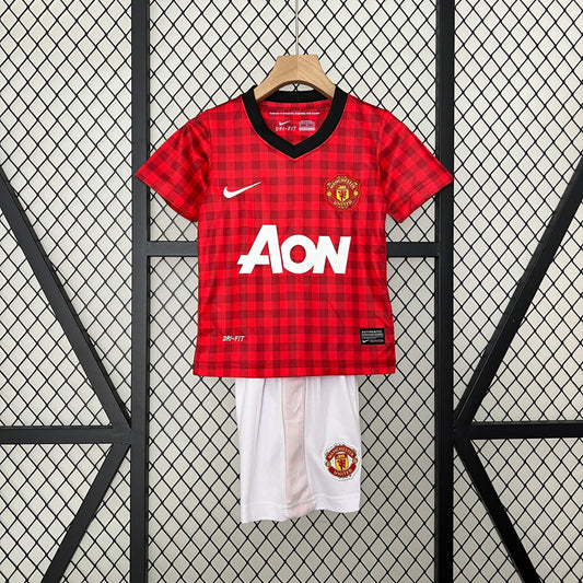MANCHESTER UNITED I 12/13 CONJUNTO INFANTIL (RETRÔ)