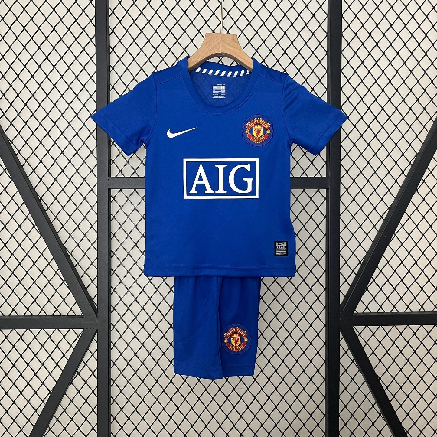MANCHESTER UNITED III 08/09 CONJUNTO INFANTIL (RETRÔ)